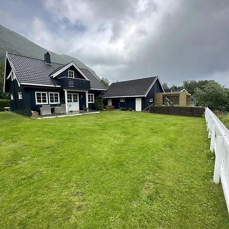 Scenic Private House Surrounded By Nature Feriehus Mandalen